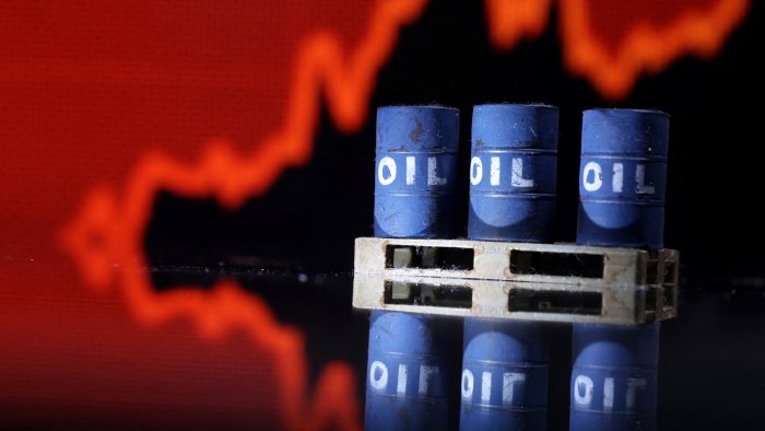 Đô la tiếp tục tăng vì sợ hãi vào thứ 2 ảnh hưởng mạnh đến giá dầu thô.